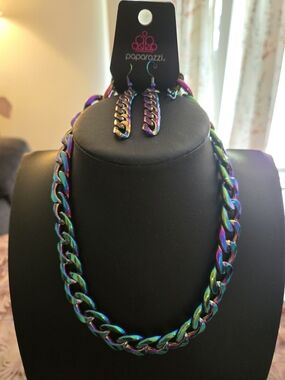 paparazzi Iridescent Rainbow Chain Necklace and Dangle Earrings /Black Diamond